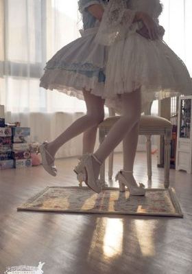 《被丈夫的下属推来推去的妻子》