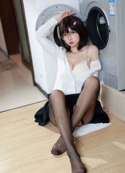 在厨房里征服美艳老师视频