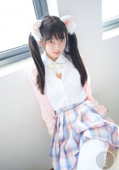 年轻的女教师2在线观看