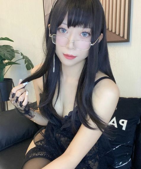 美女扒开尿口让男人捅爽