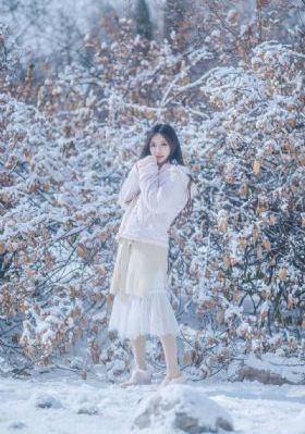 好舒服小雪快深点小说
